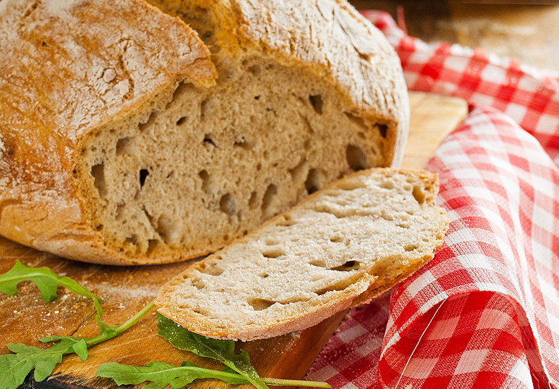 Domowy pszenny chleb bez wyrabiania – chleb z garnka