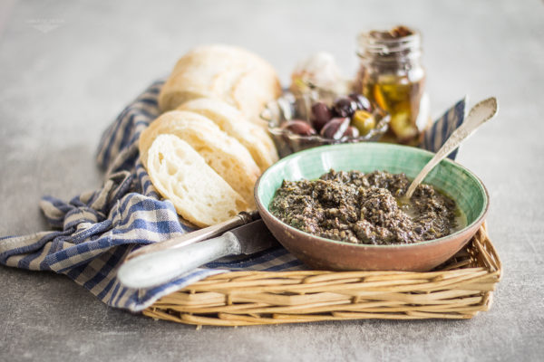Włoska tapenada z oliwek i anchois